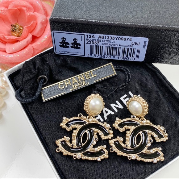 CHANEL Jewelry - CHANEL Gold Vintage Style CC Logo earrings